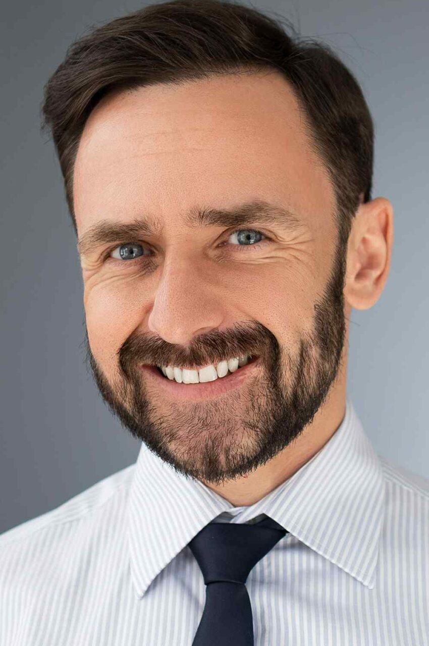 https://hellmann-publishing.de/wp-content/uploads/2019/02/team_01-850x1280.jpg