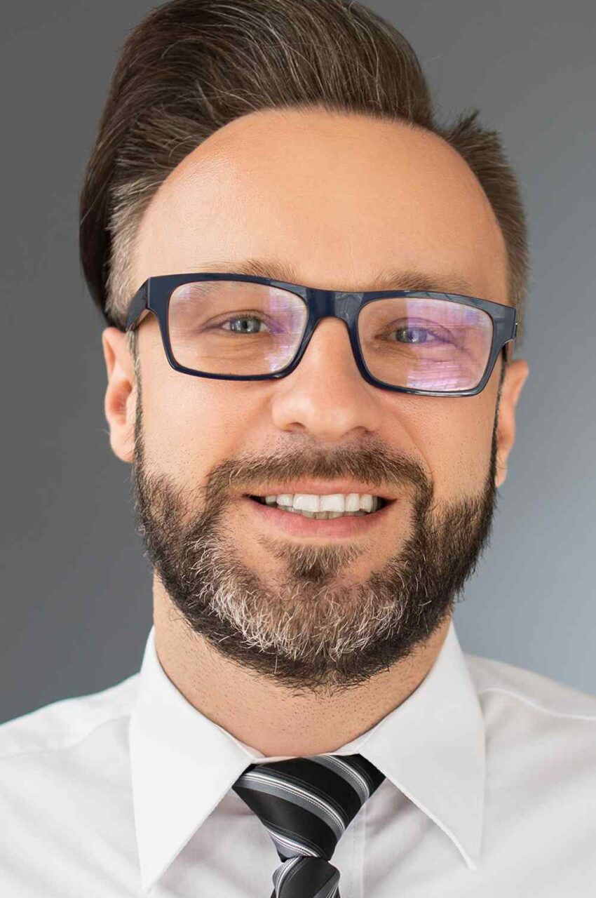 https://hellmann-publishing.de/wp-content/uploads/2019/02/team_02-850x1280.jpg